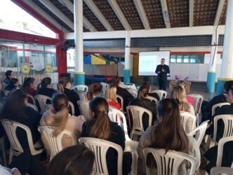 formacao-mensal-reune-profissionais-da-escola-raio-de-sol-2