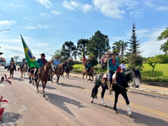 desfile-de-20-de-setembro-reune-a-comunidade-barrafunden ...